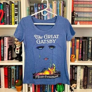 Women’s Out of Print Great Gatsby Scoop Tee Shirt. Size L